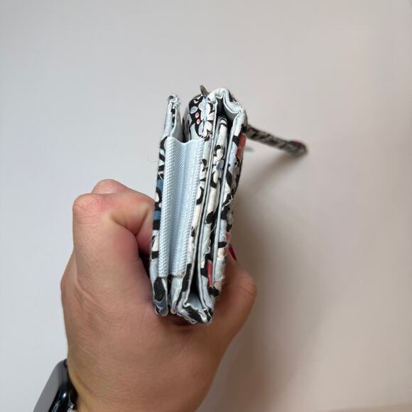 Vera Bradley Lisbon Medallion RFID Smartphone Wristlet Wallet - Picture 2 of 7